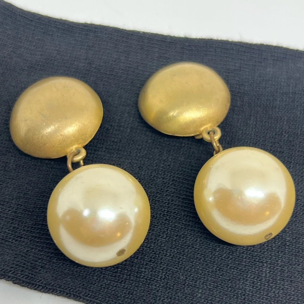 Vintage Ann Taylor Gold-tone Faux Pearl Dangle Clip On Earrings - Picture 5 of 10